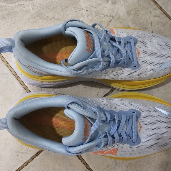 Hoka- Bondi 8 - Picture 4 of 6